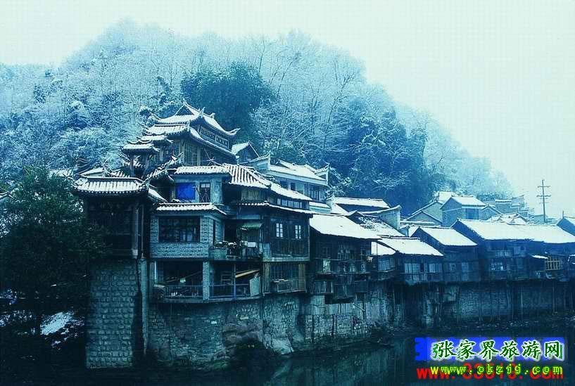 長沙往返A(chǔ)8線：鳳凰古城、梵凈山、德夯苗寨汽車三日游